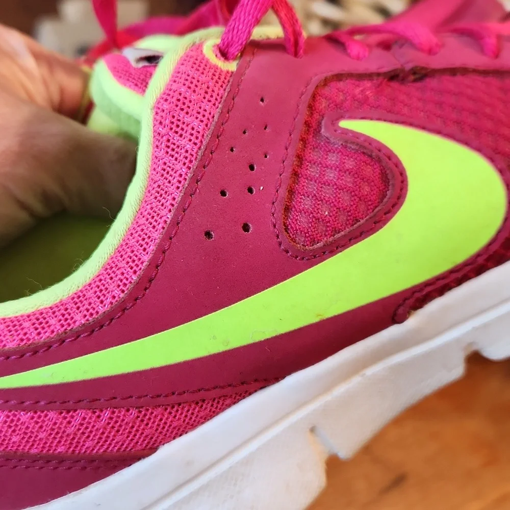 Nike‎ Flex Experience Shoes Youth Girl's sz 7 Pink
